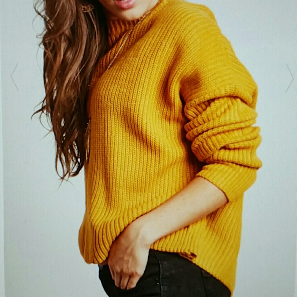 Round Neck Long Sleeves Sweater - Picture 2 of 7